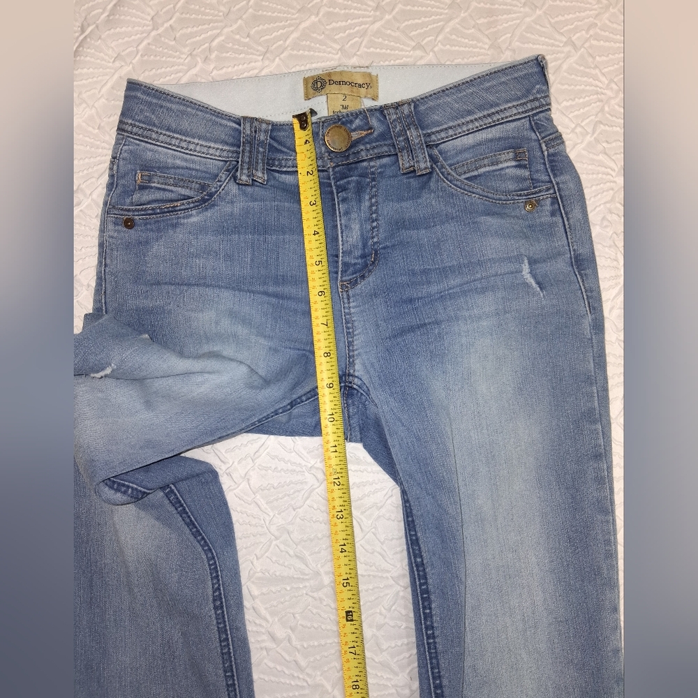 Democracy Light Wash Skinny Jeans with Subtle Distress Size 2 - Picture 15 of 16